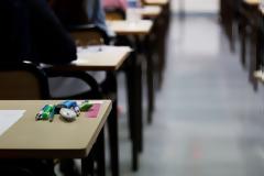 Στην Αλγερία έκοψαν το διαδίκτυο σε όλη τη χώρα για να αποφύγουν τα «σκονάκια» των μαθητών