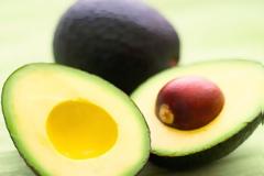 Να πώς θα μάθετε ότι το αβοκάντο είναι ώριμο, χωρίς να το αγγίξετε!