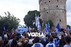 Θεσσαλονίκη: Με κρεμάλες η πορεία για τη Μακεδονία: «Στα όπλα, στα όπλα να πάρουμε τα Σκόπια» [pics, vids]