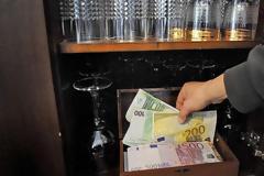 4 φανταστικές κρυψώνες μέσα στο σπίτι για να φυλάξετε χρήματα και αντικείμενα αξίας