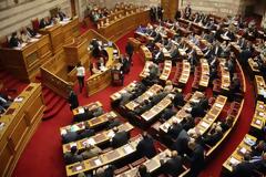 Ξανθός- Φωτήλας: Μονομαχία στη Βουλή για το ΚΕΕΛΠΝΟ και τα αντιδραστήρια για τους οροθετικούς