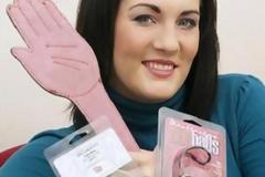 Δείτε τι δουλειά κάνει η 25χρονη κοπέλα... για 35.000€ το χρόνο!