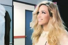 Topless η Κατερίνα Στικούδη στην πισίνα! – video