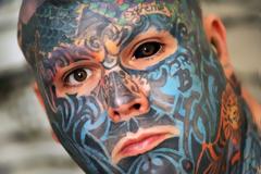 ΦΡΙΚΗ! Η νέα μόδα που αηδιάζει! [photos]