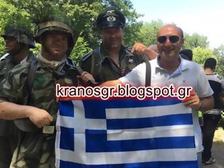 Φωτογραφία για ΙΣΠΑΝΙΑ: Ο Εφ. Ανθυπολοχαγός που σήκωσε την Ελληνική Σημαία σε εκδήλωση για την απόβαση στη Νορμανδία