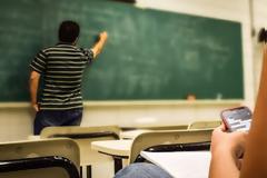 Οριστικά εκτός σχολείων κινητά και tablets