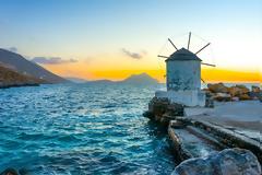 Ποια είναι τα καλύτερα ελληνικά νησιά που πρέπει να επισκεφτείς με το ταίρι σου;