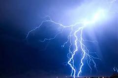 Στο σκοτάδι όλη η Ζάκυνθος λόγω κεραυνού