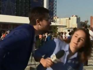 Φωτογραφία για Βραζιλιάνα ρεπόρτερ τα... χώνει σε άγνωστο άντρα που προσπάθησε να την φιλήσει [video]