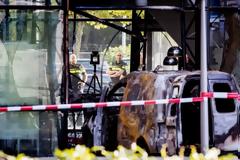 Επίθεση στα γραφεία της De Telegraaf στο Άμστερνταμ - Άγνωστος «κάρφωσε» το φορτηγό του στη τζαμαρία