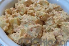 Η συνταγή της Ημέρας: Πατατοσαλάτα με κάσιους και παπαρουνόσπορο