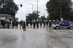 Κέρκυρα: Βγήκαν τα ΜΑΤ για να συνοδέψουν απορριμματοφόρα- ΦΩΤΟ