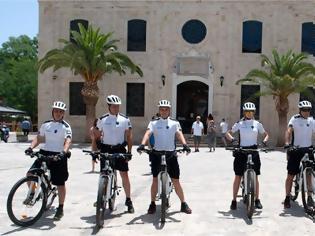 Φωτογραφία για Πιο κοντά στους επισκέπτες οι ποδηλάτες αστυνομικοί