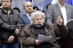 Μικης Θεοδωράκης:«Τερατογένεση : Εθνικός εξευτελισμός-Μια κυβέρνηση του 20% αποφασίζει χωρίς να δίνει λογαριασμό σε κανένα»