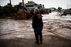 «Χάος» και πάλι στην Μάνδρα – «Ποτάμια» οι δρόμοι, πλημμυρίζουν κτίρια από την ισχυρή βροχόπτωση