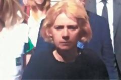 10 χρόνια φυλάκιση στη γυναίκα που σκότωσε μέσα στα δικαστήρια τον δολοφόνο του γιου της!