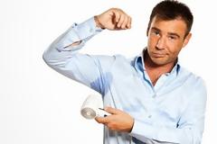 Ο απίστευτος λόγος που μυρίζουν οι μασχάλες σας...