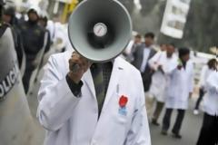 ΑΧΑΪΑ: Αντίδραση της ΕΙΝΑ για τις απολύσεις επικουρικών ιατρών