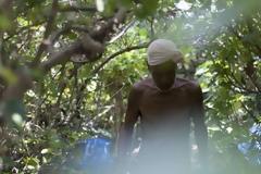 Ο γυμνός ερημίτης: Ήταν 30 χρόνια μόνος σε ένα νησί και τώρα τον αναγκάζουν να γυρίσει πίσω