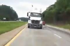 Αιτία χωρισμού: Δείτε τι έκανε ο κάφρος στη γυναίκα του! [video]