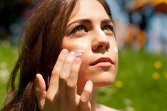 Αυτά είναι τα μέρη του σώματος που όλοι ξεχνούν να βάλουν αντηλιακό!