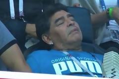 Σε τραγική κατάσταση ο Μαραντόνα - Έφυγε υποβασταζόμενος από το γήπεδο (ΦΩΤΟ & ΒΙΝΤΕΟ)