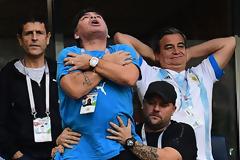 Kατέρρευσε ο Ντιέγκο Μαραντόνα (φωτογραφίες)