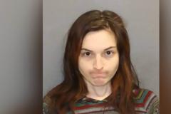 Νεαρή διέρρηξε το σπίτι του πρώην της και τον βίασε