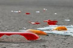 Τρομακτικό: Αυτοκίνητο απογειώνεται και καρφώνεται σε αντλίες βενζίνης - Απίστευτη αντίδραση της οδηγού [video]