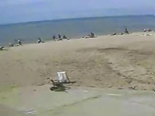 Φωτογραφία για Δείτε σε βίντεο κύμα τριών μέτρων να «καταπίνει» παραλία στην Οδησσό!