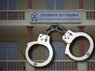 Φωτογραφία για Κύκλωμα παράνομων ελληνοποιήσεων: Εμπλέκονται δικηγόροι, αστυνομικοί, δημοτικοί σύμβουλοι και στελέχη της Περιφέρειας