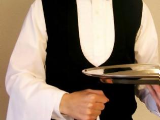 Φωτογραφία για Παίρνει με την αξία του τον τίτλο του απόλυτου σερβιτόρου... [video]