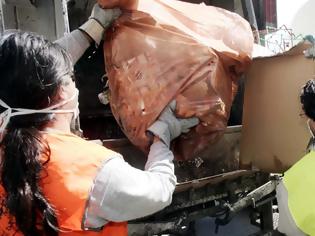 Φωτογραφία για Σοκαριστικό εργατικό ατύχημα: Πετάχτηκε οξύ στο πρόσωπο καθαρίστριας του δήμου Θεσσαλονίκης