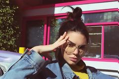 Νέο trend στα social media -Γιατί όλοι παίρνουν αυτή την πόζα στο Instagram