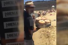 Μύκονος: Ο πλανόδιος πωλητής αγοράζει τον λουκουμά 50 λεπτά και τον πουλάει 2,5 ευρώ