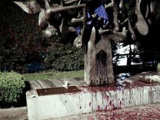 Φωτογραφία για Θεσσαλονίκη: Η Ισραηλιτική Κοινότητα καταδικάζει τη βεβήλωση του Μνημείου Ολοκαυτώματος