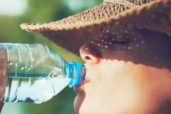 5 αλλαγές που θα νιώσεις αν αρχίσεις να πίνεις περισσότερο νερό