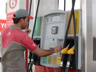 Φωτογραφία για Ελληνοκύπριοι βάζουν βενζίνη με μισή τιμή στα κατεχόμενα