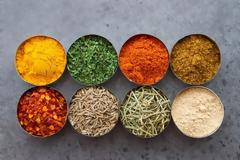 Δεν θέλεις να ξέρεις γιατί πρέπει πάντα να βάζεις τα μπαχαρικά στην κατάψυξη