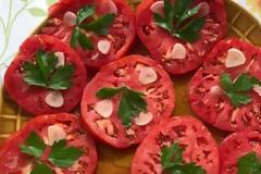 Ο υπ. Εξωτερικών της πΓΔΜ διαφημίζει τις «μακεδονικές» ντομάτες