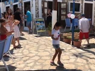 Φωτογραφία για Κοριτσάκι χορεύει το «Ζεϊμπέκικο της Ευδοκίας» στο Καστελόριζο και γίνεται viral στο διαδίκτυο [video]