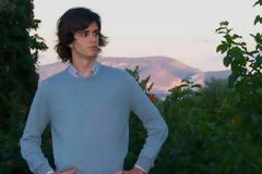 Είναι ο 18χρονος εγγονός διάσημου Έλληνα ηθοποιού!