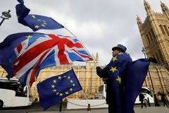 Ολοένα και περισσότεροι Βρετανοί λαμβάνουν υπηκοότητα της ΕΕ λόγω Brexit