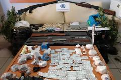 Έκλεισαν το... σούπερ μάρκετ ναρκωτικών στο Μενίδι - Βρήκαν €90.000 ακόμα και χειροβομβίδες