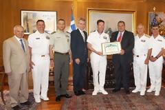 Απονομή Διαμνημόνευσης Αστέρα Αξίας και Τιμής από τον ΥΕΘΑ Πάνο Καμμένο στον ΑΚΑΜ των ΗΠΑ στην Ελλάδα Πλοίαρχο Robert Palm