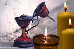 Καντήλι, Κερί, Λιβάνι: Γιατί τα ανάβουμε και τι συμβολίζουν;