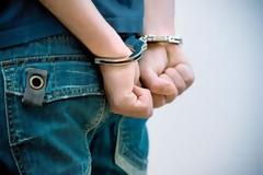 14χρονος ληστής κάνει το σταυρό του και... τον αφήνουν ελεύθερο