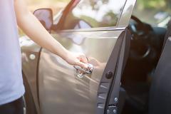 Ξεκλειδώνοντας το αυτοκίνητο μέσω NFC