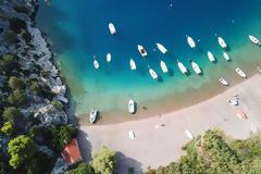 Παραλίες-διαμάντια σε απόσταση αναπνοής από την Αθήνα