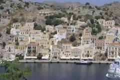 Σύμη 2018: Ο αντιδήμαρχος εκτελεί χρέη τραυματιοφορέα και ο πρόεδρος του δημοτικού συμβουλίου οδηγού ασθενοφόρου!